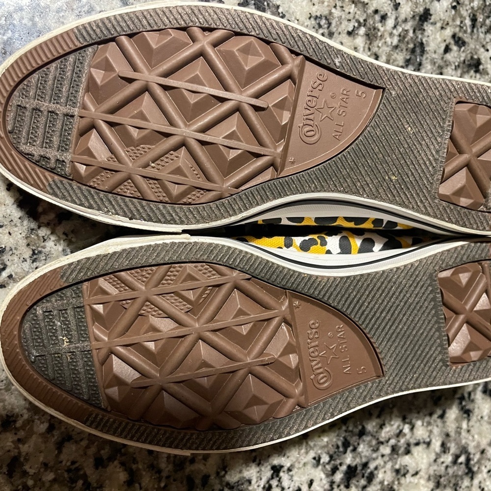 Converse Sneakers Vintage in Yellow and Black Leopard Print - Picture 5 of 10